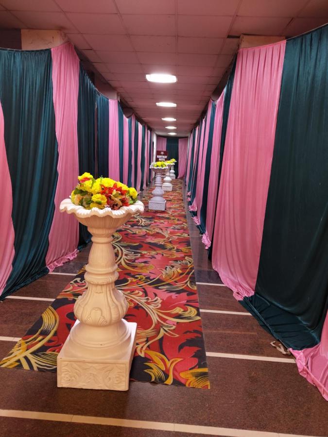 Kartikay Hotel Hisār Eksteriør bilde