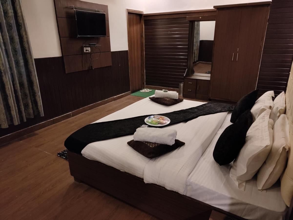 Kartikay Hotel Hisār Eksteriør bilde