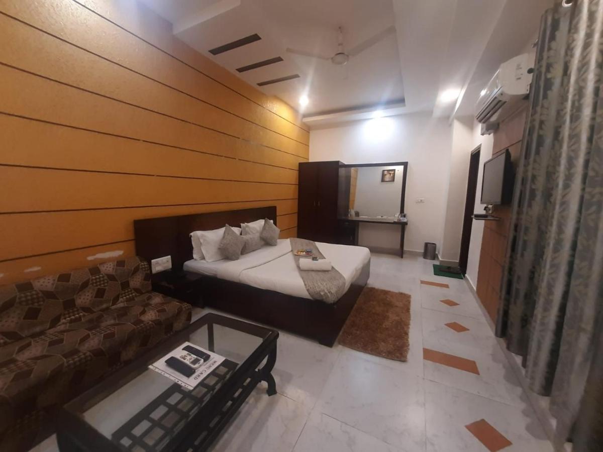 Kartikay Hotel Hisār Eksteriør bilde
