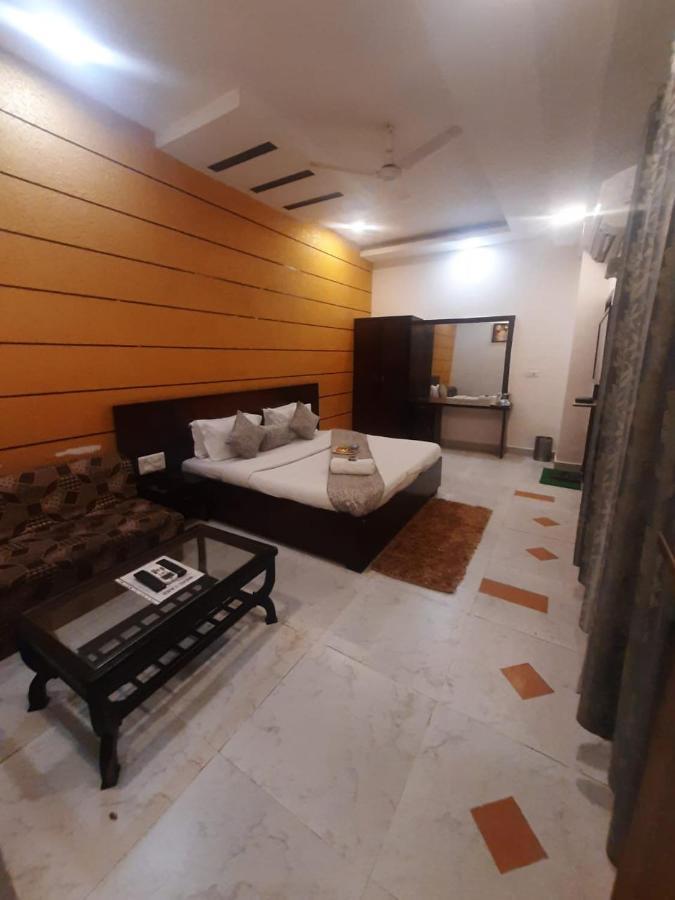 Kartikay Hotel Hisār Eksteriør bilde