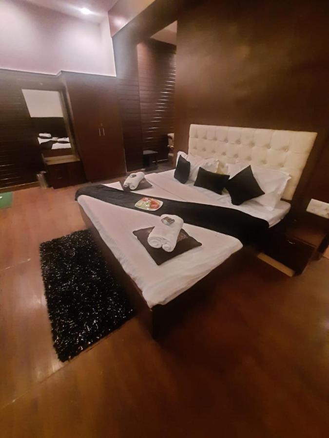 Kartikay Hotel Hisār Eksteriør bilde