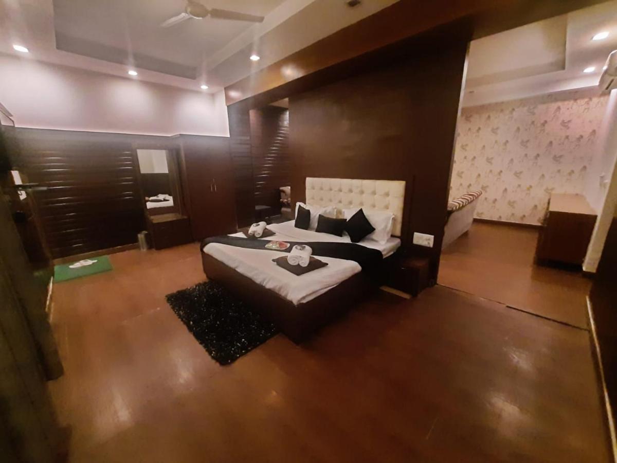 Kartikay Hotel Hisār Eksteriør bilde