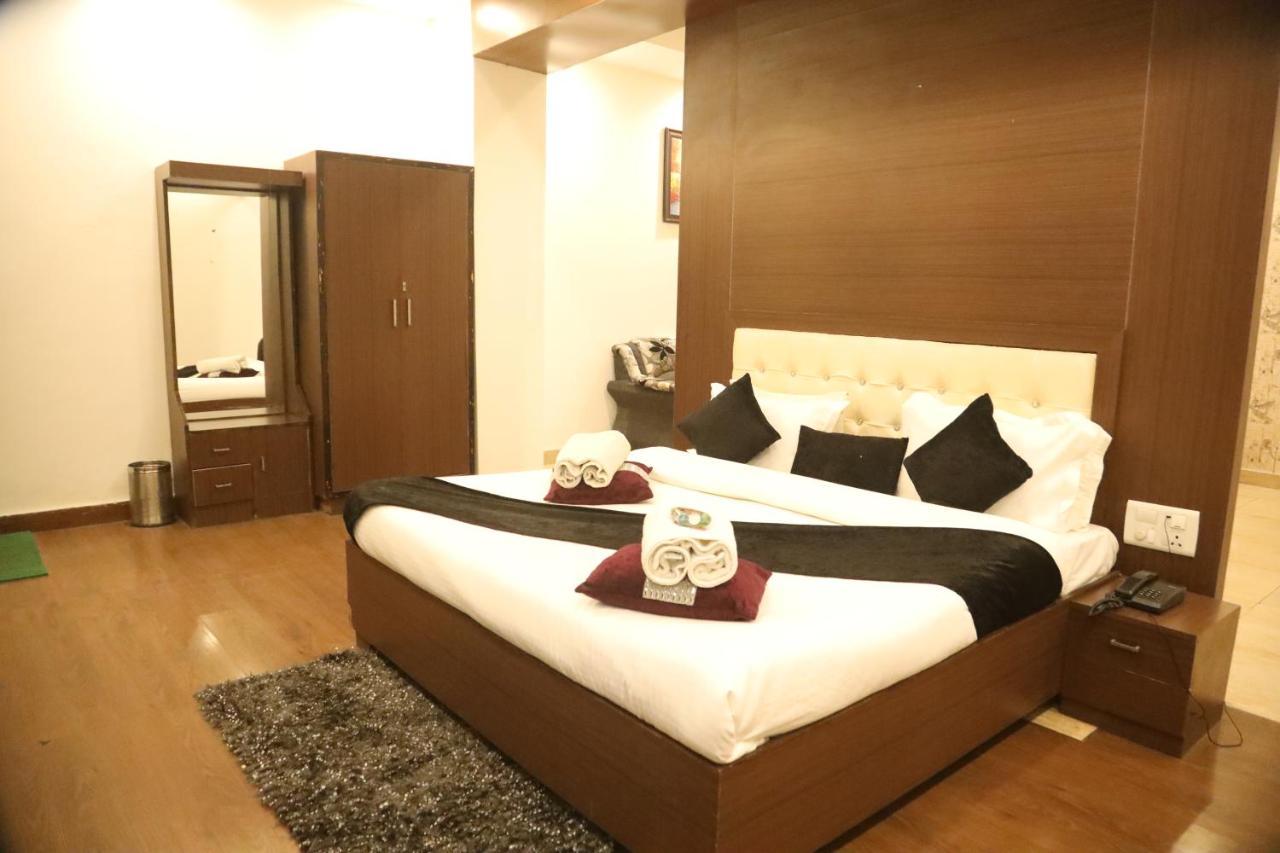Kartikay Hotel Hisār Eksteriør bilde